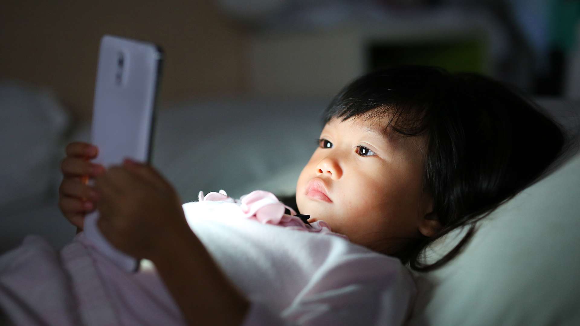 The 5 things you must do before giving a child a smartphone