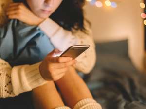young-woman-on-phone-concerned-catphishing
