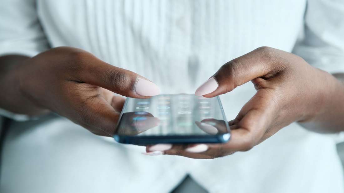 woman-using-phone-apps