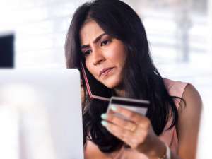 woman-on-computer