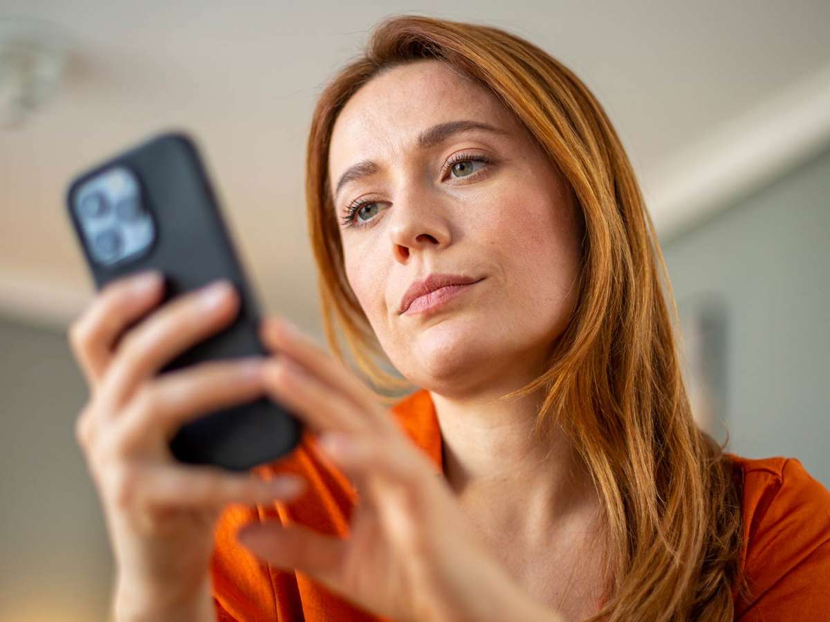 Text Message Scams: 20 Examples