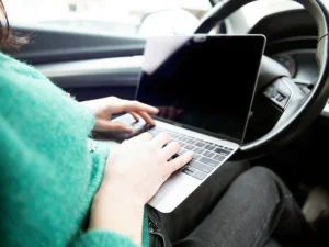 charge your laptop in the car