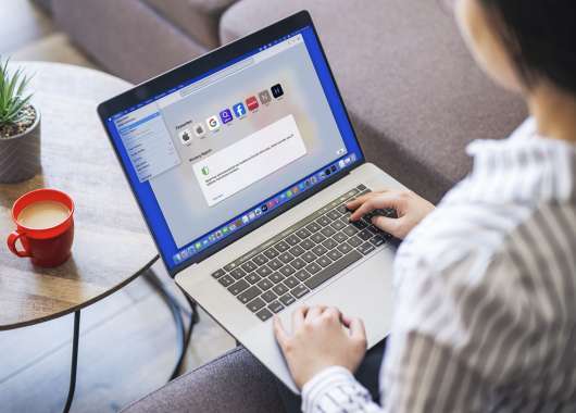 Someone clearing their cache on a Mac.