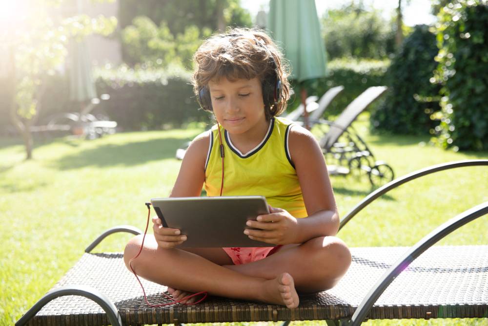 children-spend-more-time-online-during-summer-break