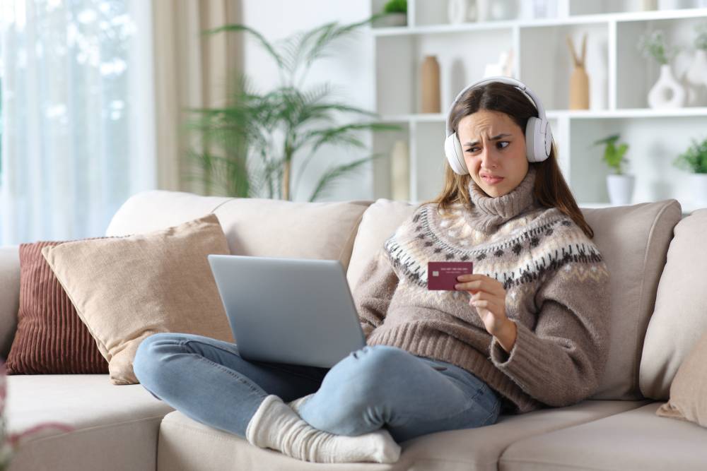 starting-university-common-student-scams