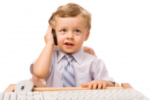 Niño al teléfono