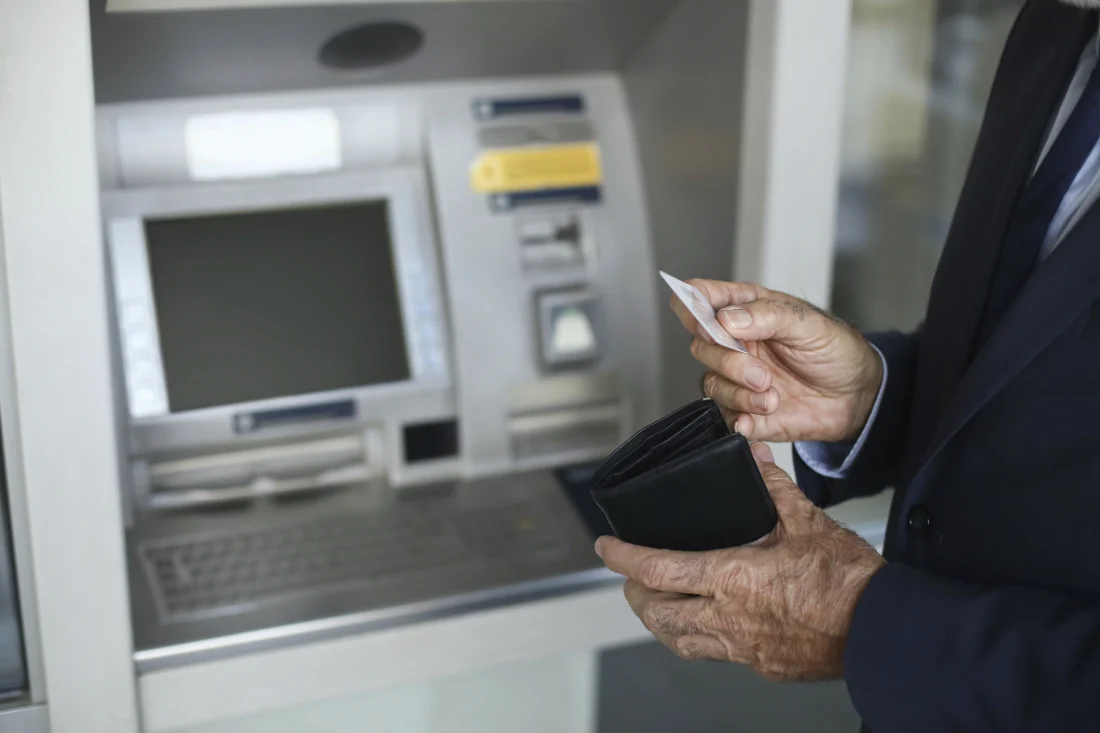 como-saber-si-un-cajero-automatico-esta-modificado-para-robar-tu-dinero