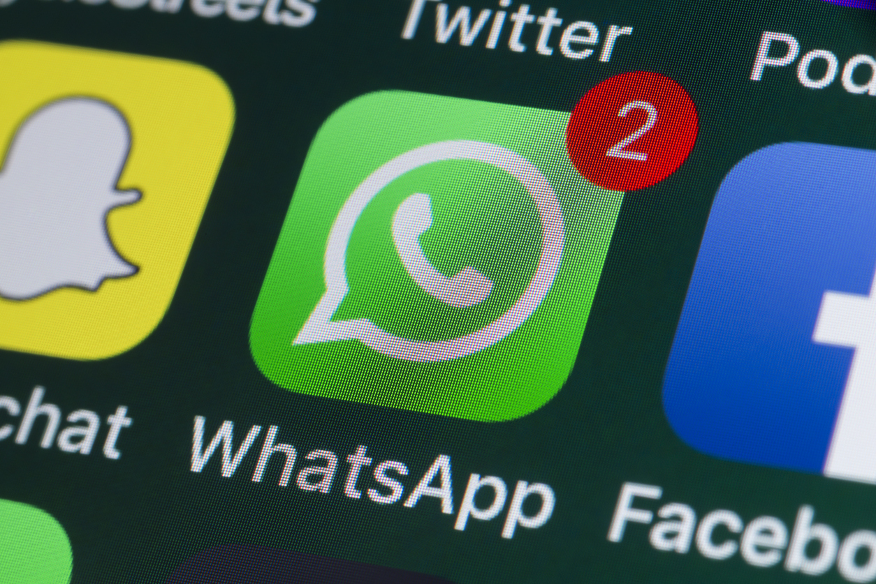 Cómo instalar aplicaciones como WhatsApp si no puedes bajarlas