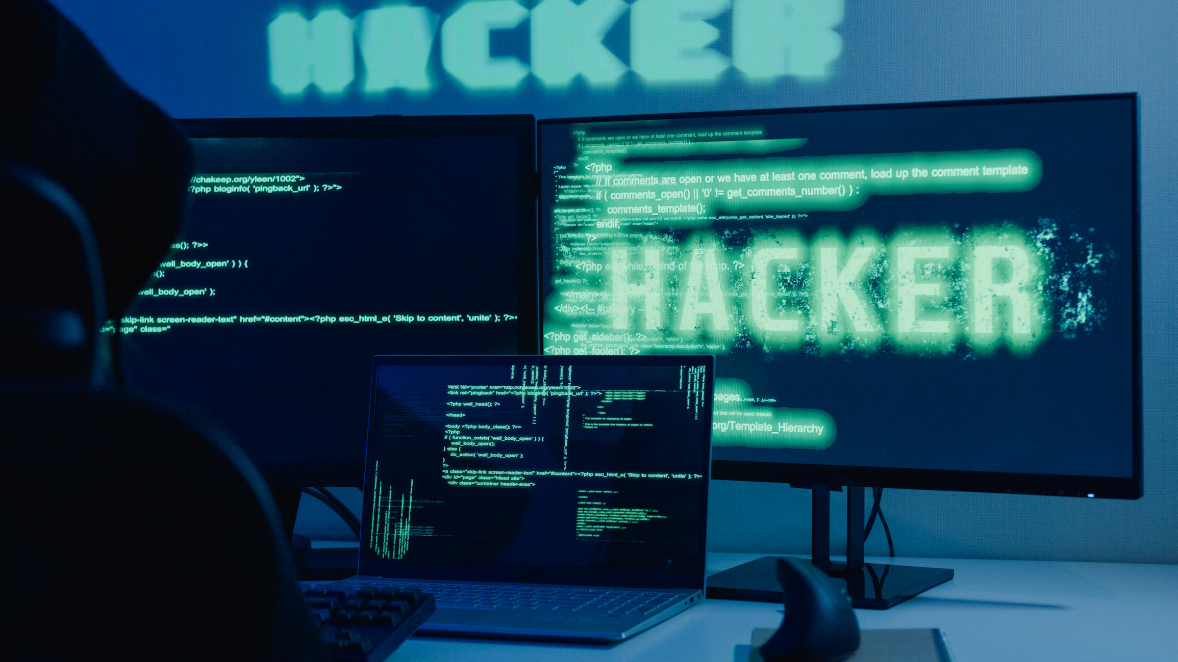 No, la palabra 'hacker' no significa 'criminal informático