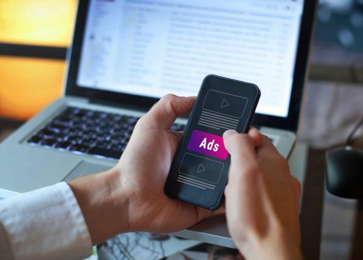 Meta lanza una suscripción sin publicidad para Facebook e Instagram en Europa.