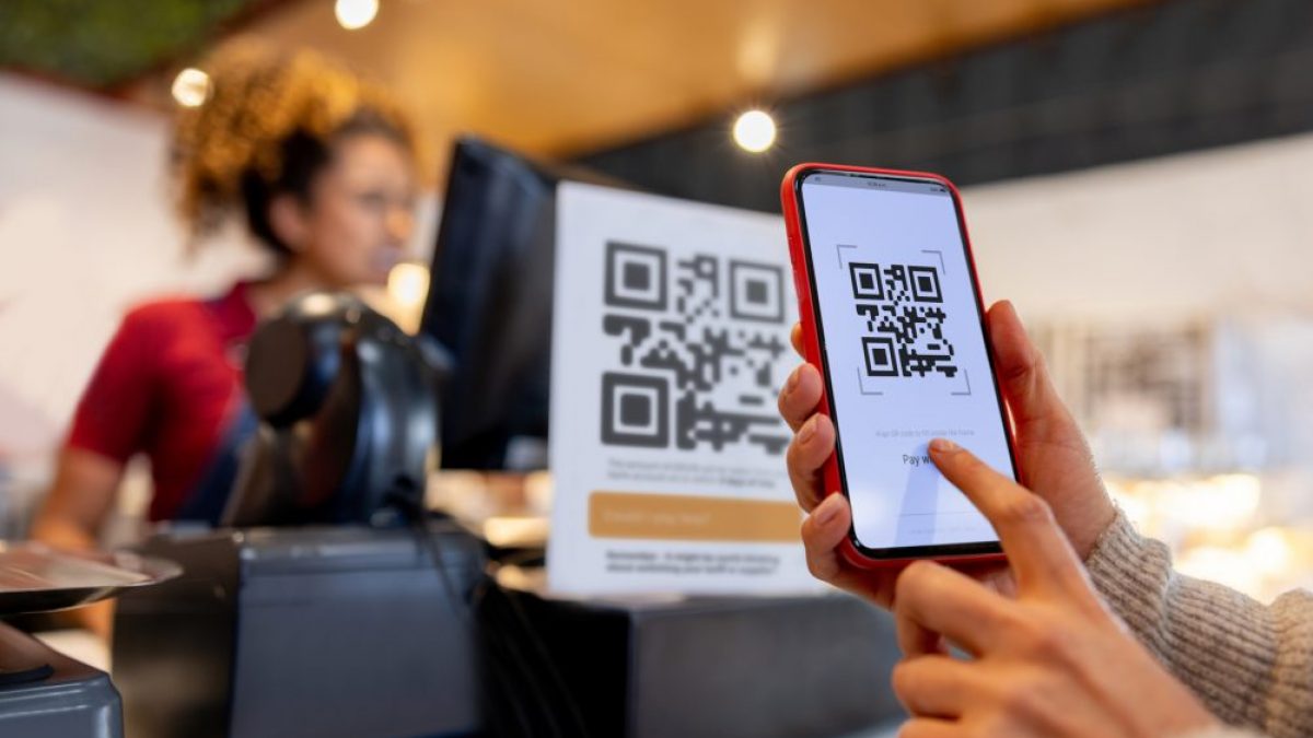 pandasecurity-como-escanear-un-codigo-qr-con-tu-telefono-e1750413741320-1200x675