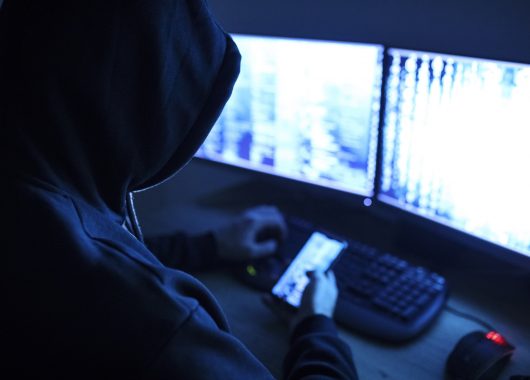 los-otros-motivos-que-tiene-un-hacker-ademas-del-economico-para-atacar-a-una-empresa-y-robar-los-datos-de-sus-clientes
