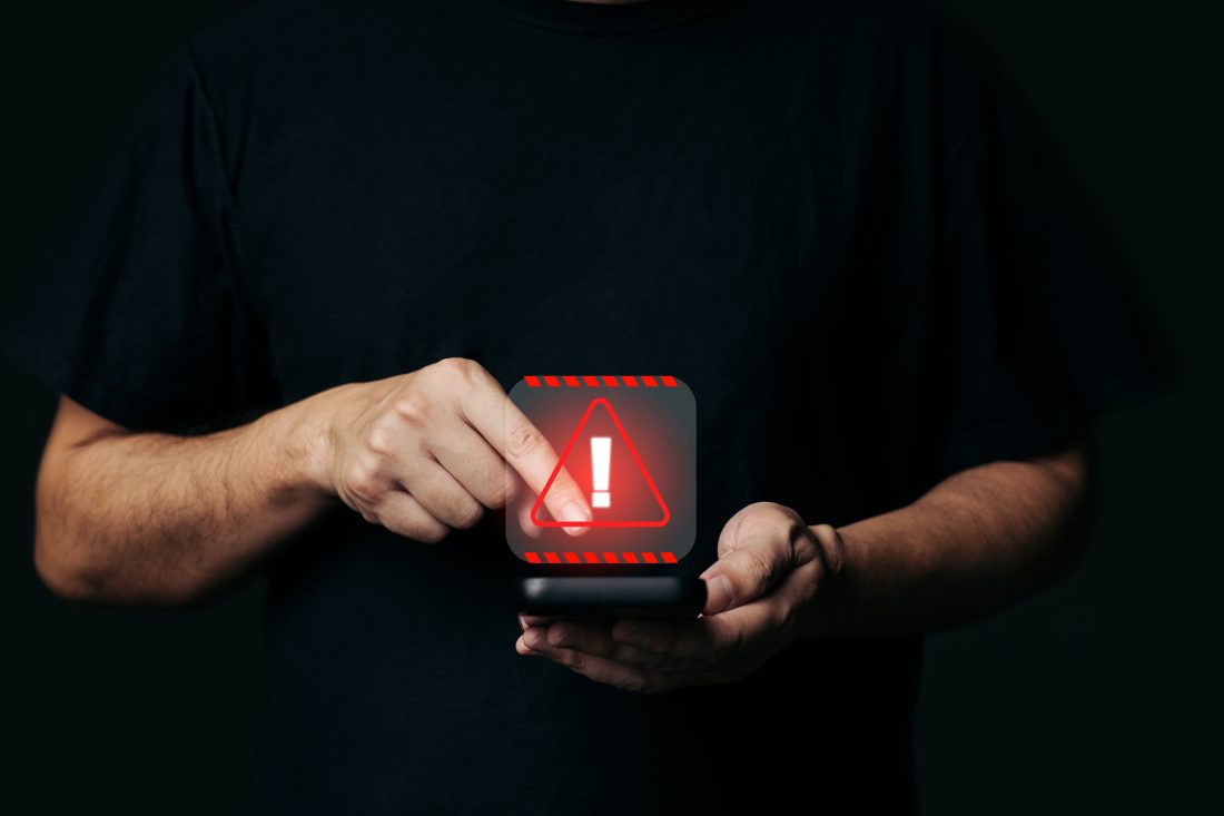 como-saber-si-tu-telefono-esta-pinchado-11-senales-de-alarma-buenas-practicas