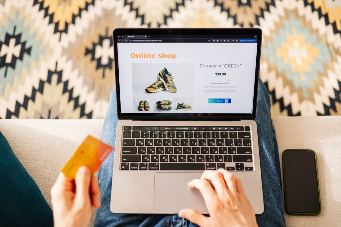 las-falsas-plataformas-de-comercio-electronico-vectores-de-ataque-y-amenazas-en-2025