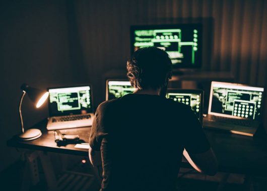 como-trabaja-un-hacker-rutina-diaria