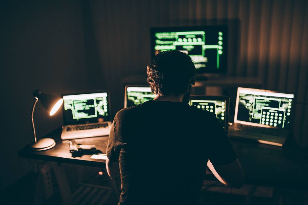 como-trabaja-un-hacker-rutina-diaria