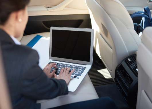 comment-recharger-un-ordinateur-portable-en-voiture-5-solutions-efficaces.