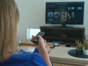 pourquoi-votre-smart-tv-pourrait-representer-un-risque-pour-votre-securite-scaled