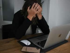 facebook-en-tete-pour-le-harcelement-en-ligne