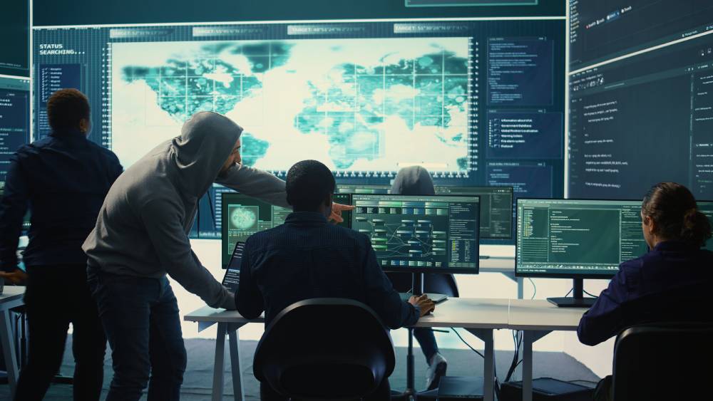 10-surfaces-dattaque-plus-exposees-entreprise-pourquoi-cyberattaques-commencent-rarement-hack