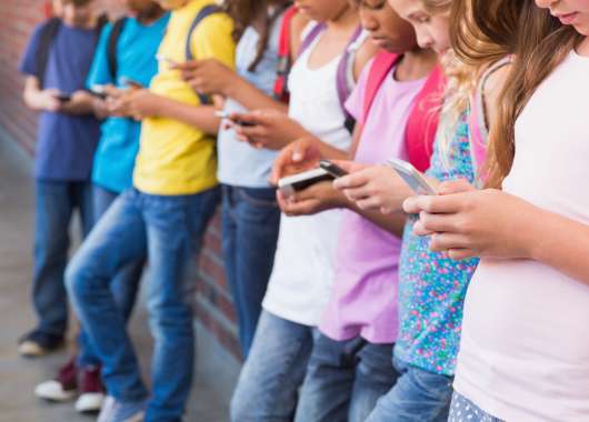 uso-precoce-dello-smartphone-fa-peggiorare-i-risultati-scolastici