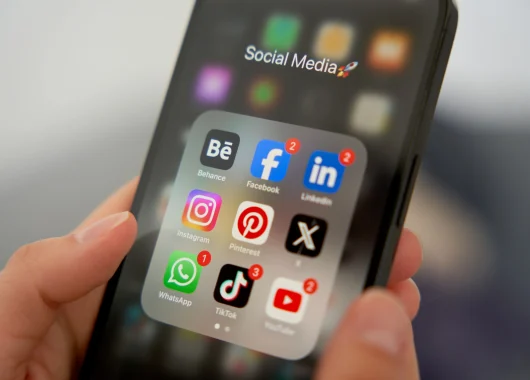 pericoli-dei-social-media-10-rischi-da-conoscere-e-come-proteggerti-online