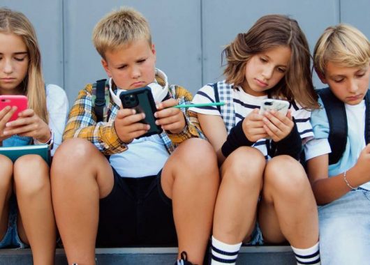 controllo-smartphone-figli-rientro-scuola